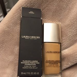 Laura Mercier Flawless Lumiere Foundation